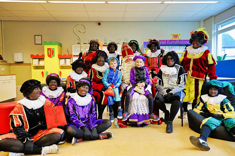 Aankomst van de Sint en zijn Zwarte Pieten in Waarder_136